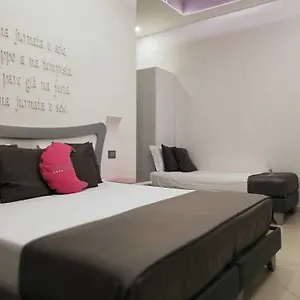 Nunu Hotel Neapol